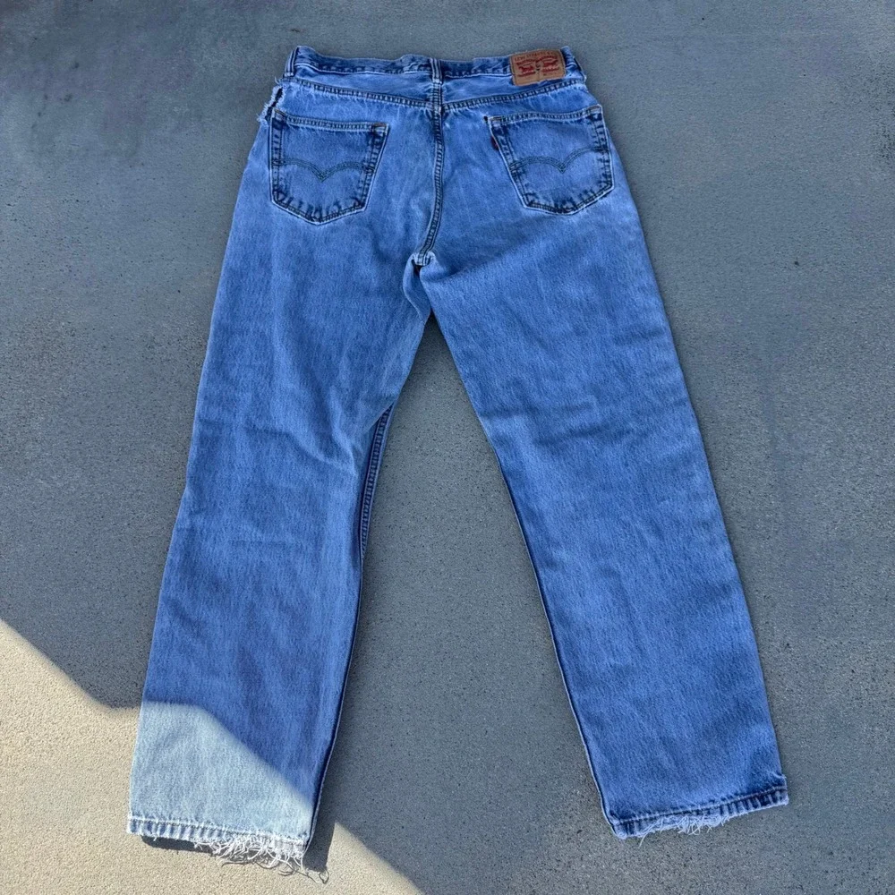 Levi's 550 Relaxed Fit Jeans Mens 36x30 Light Wash Blue Denim Distressed Vintage - Picture 10 of 11